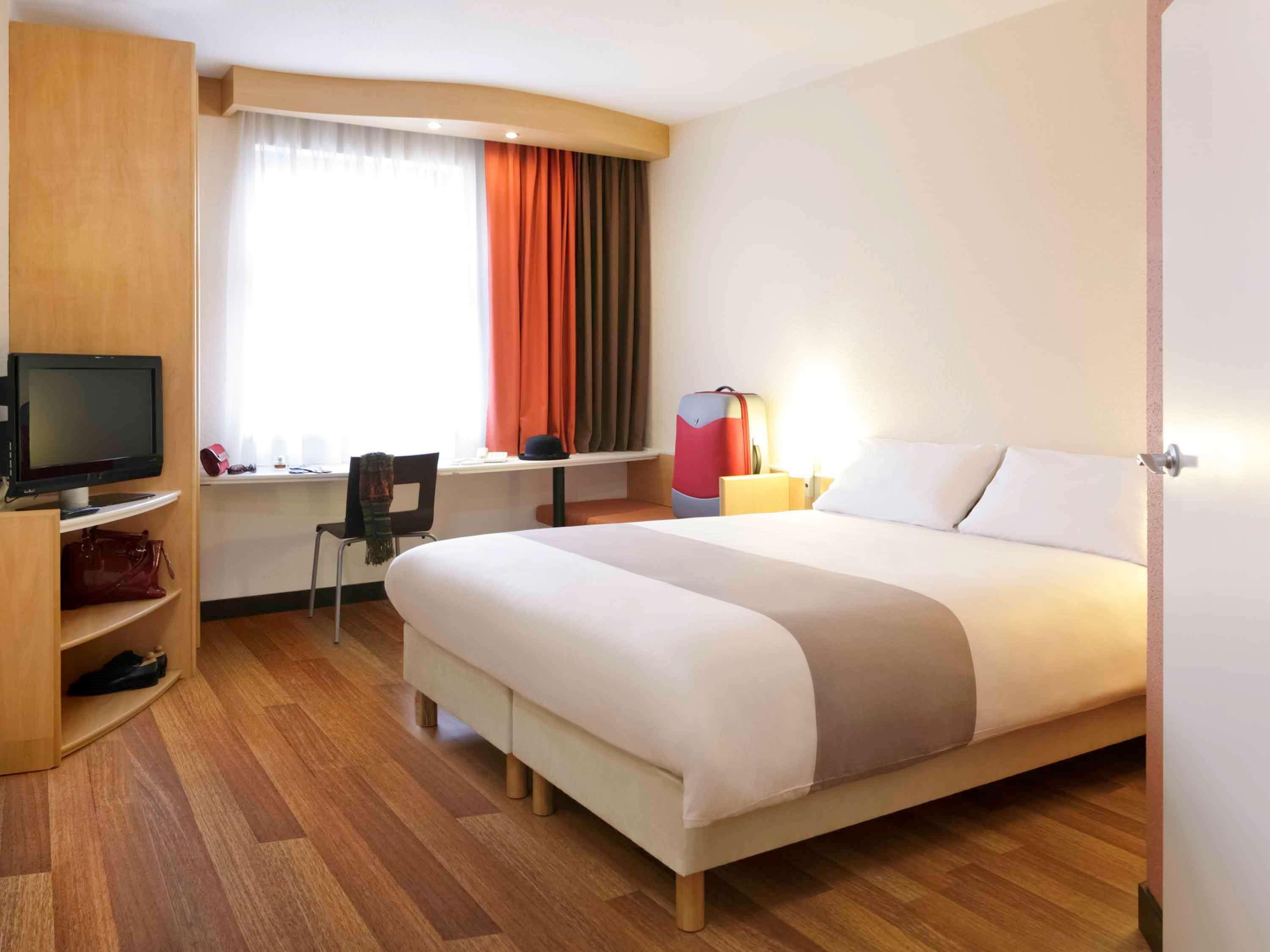 Ibis Bratislava Centrum Exterior foto