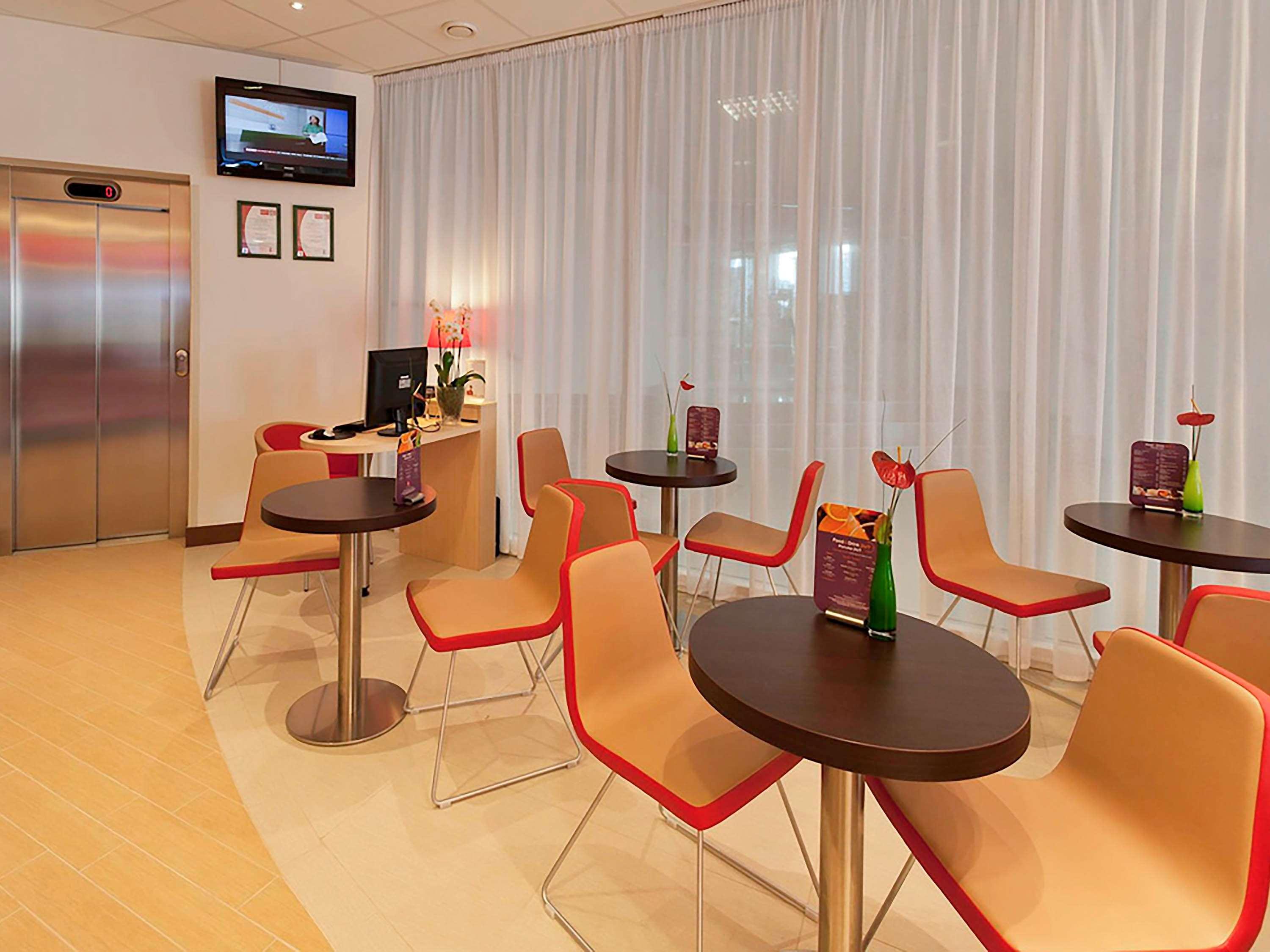 Ibis Bratislava Centrum Exterior foto