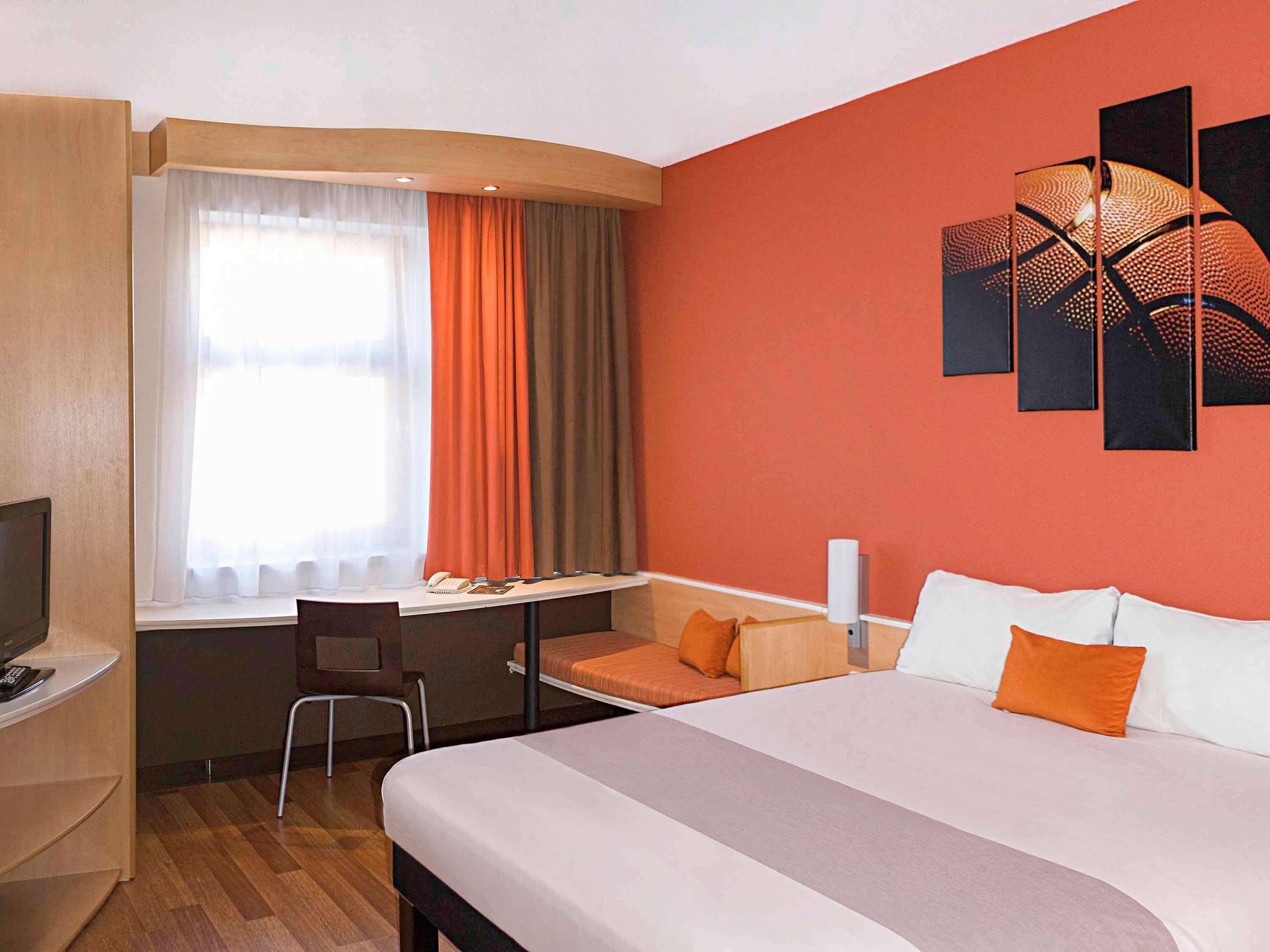 Ibis Bratislava Centrum Exterior foto