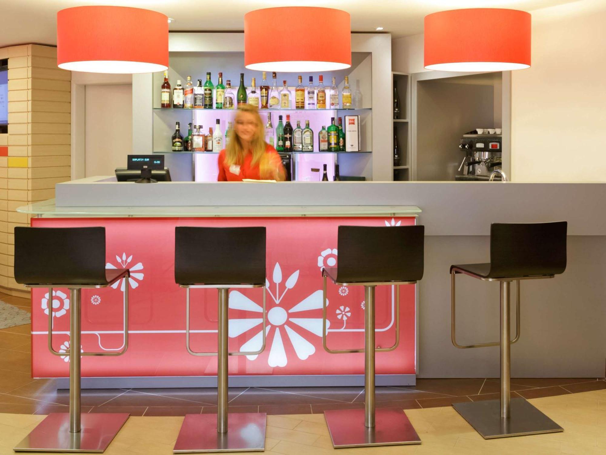 Ibis Bratislava Centrum Exterior foto