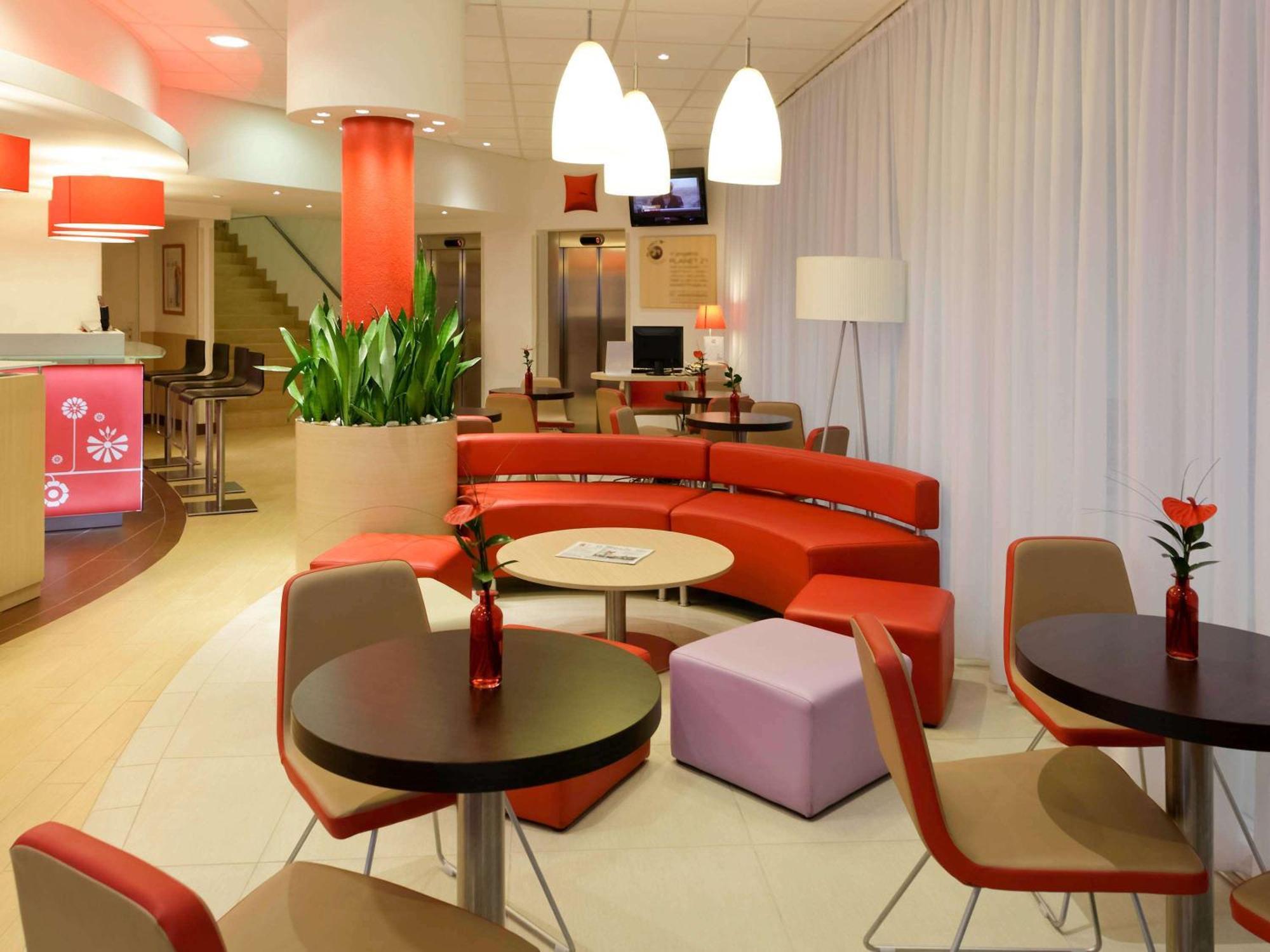 Ibis Bratislava Centrum Exterior foto
