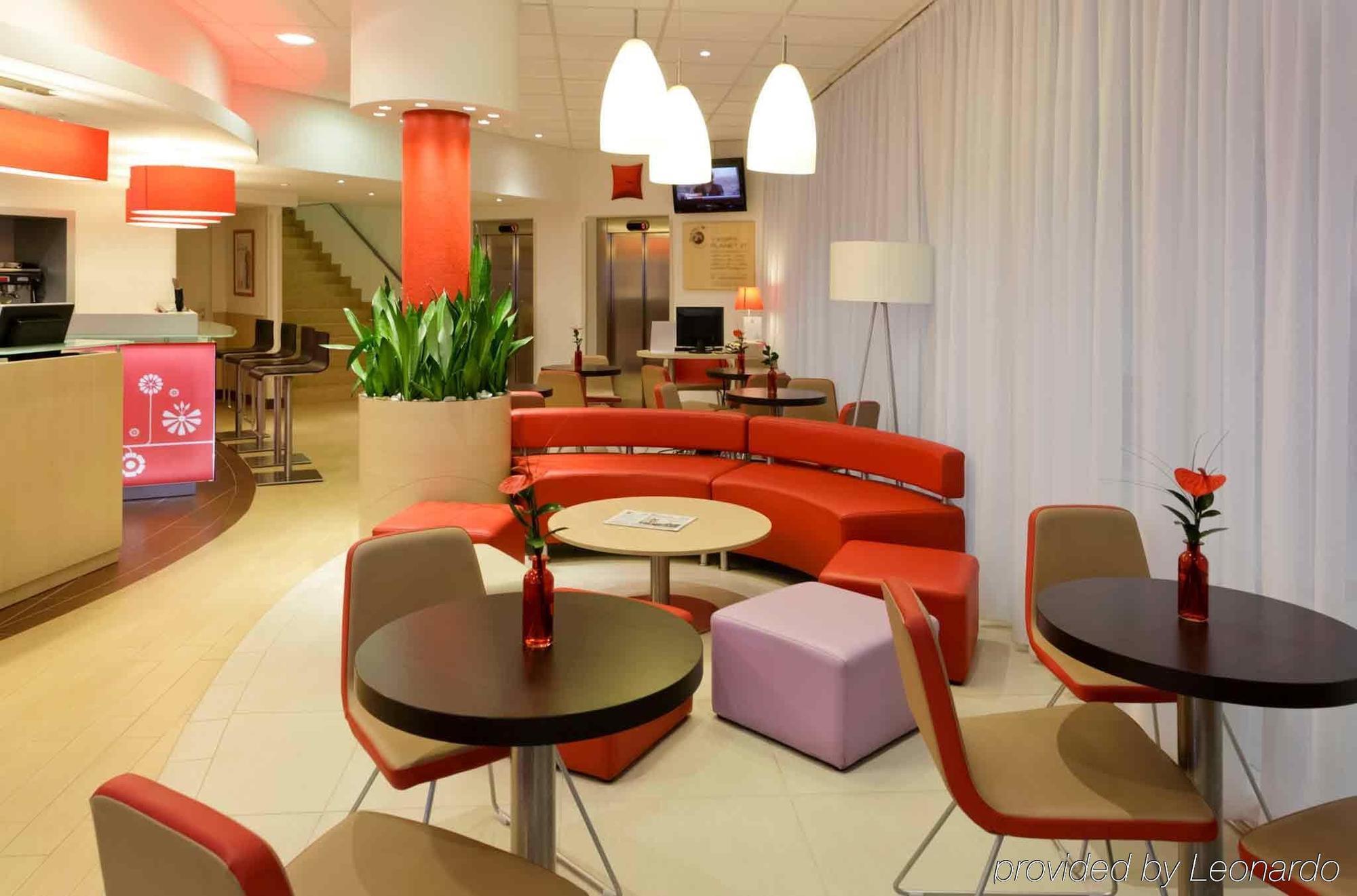 Ibis Bratislava Centrum Exterior foto
