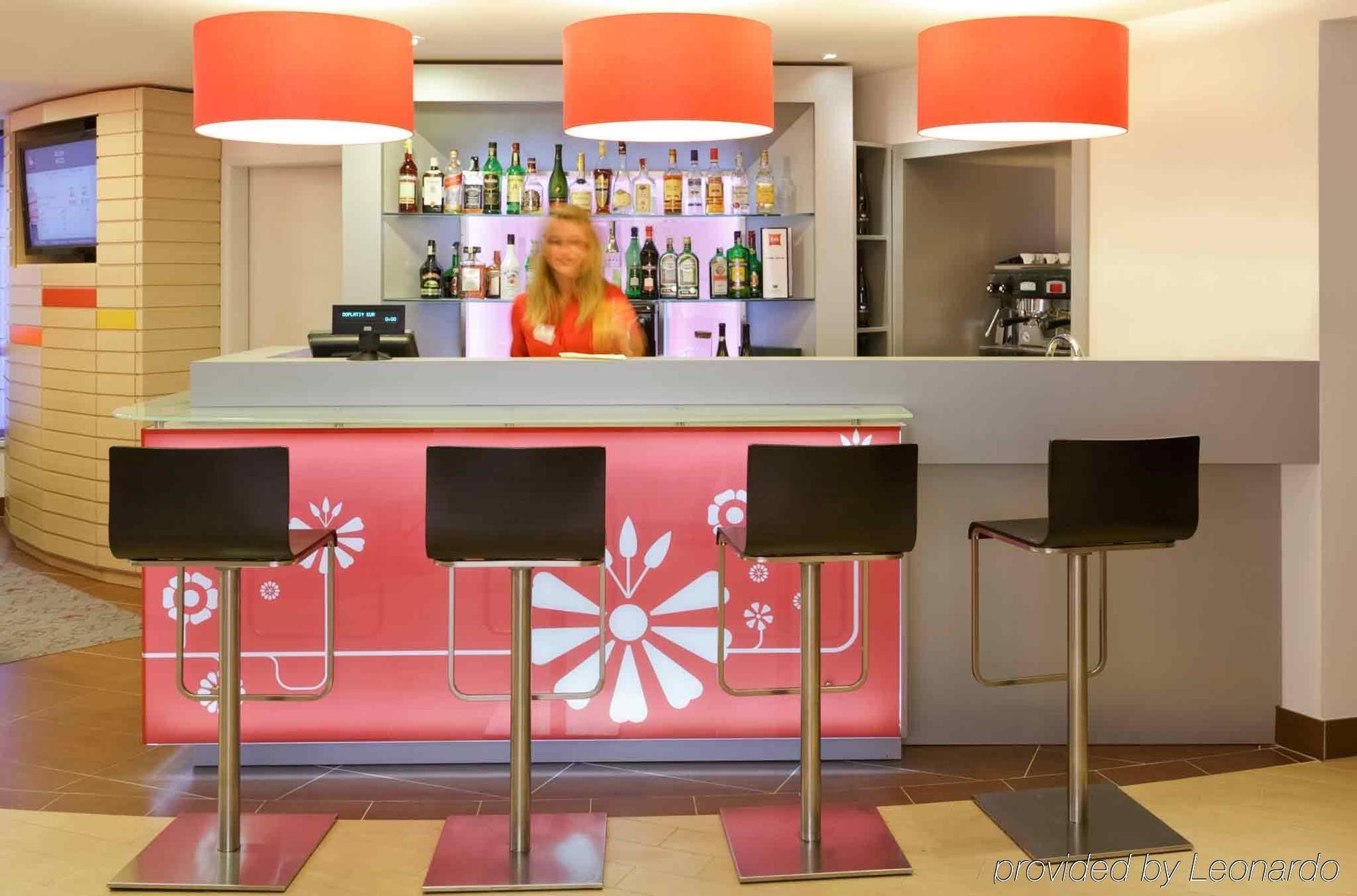 Ibis Bratislava Centrum Exterior foto