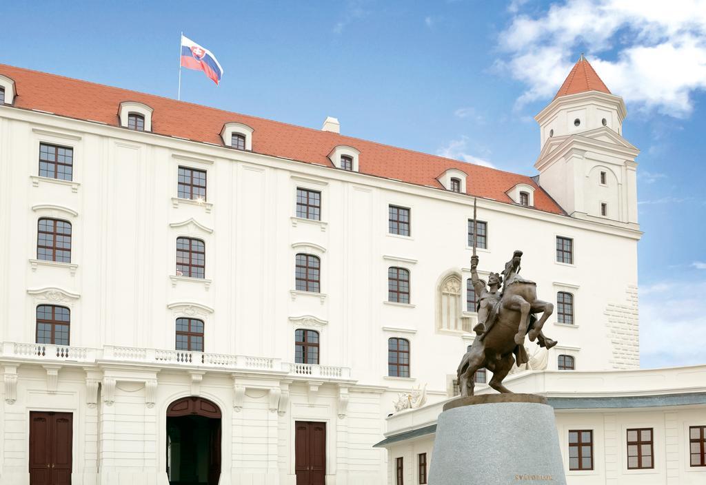 Ibis Bratislava Centrum Exterior foto