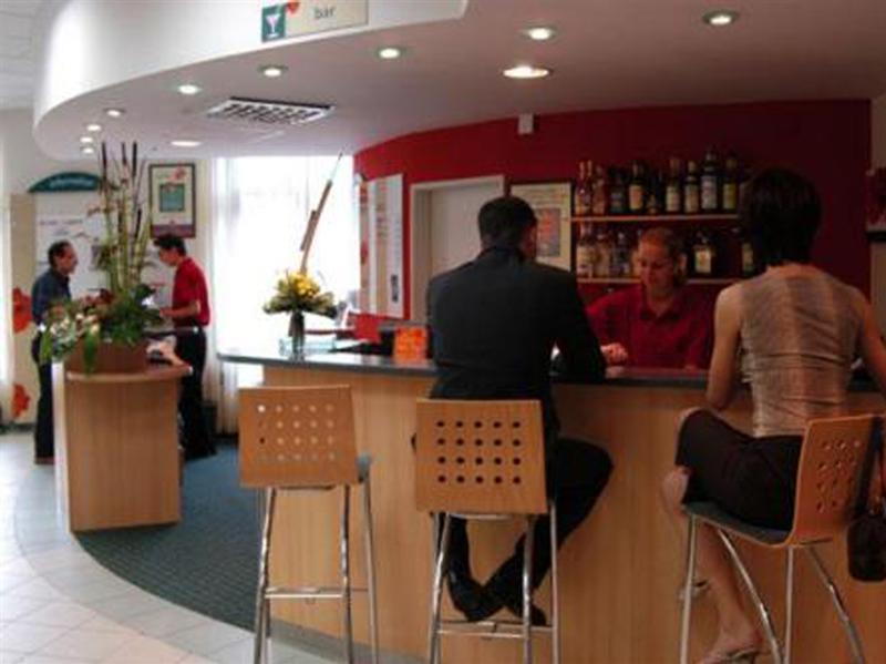 Ibis Bratislava Centrum Exterior foto