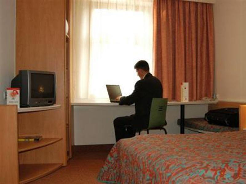 Ibis Bratislava Centrum Exterior foto