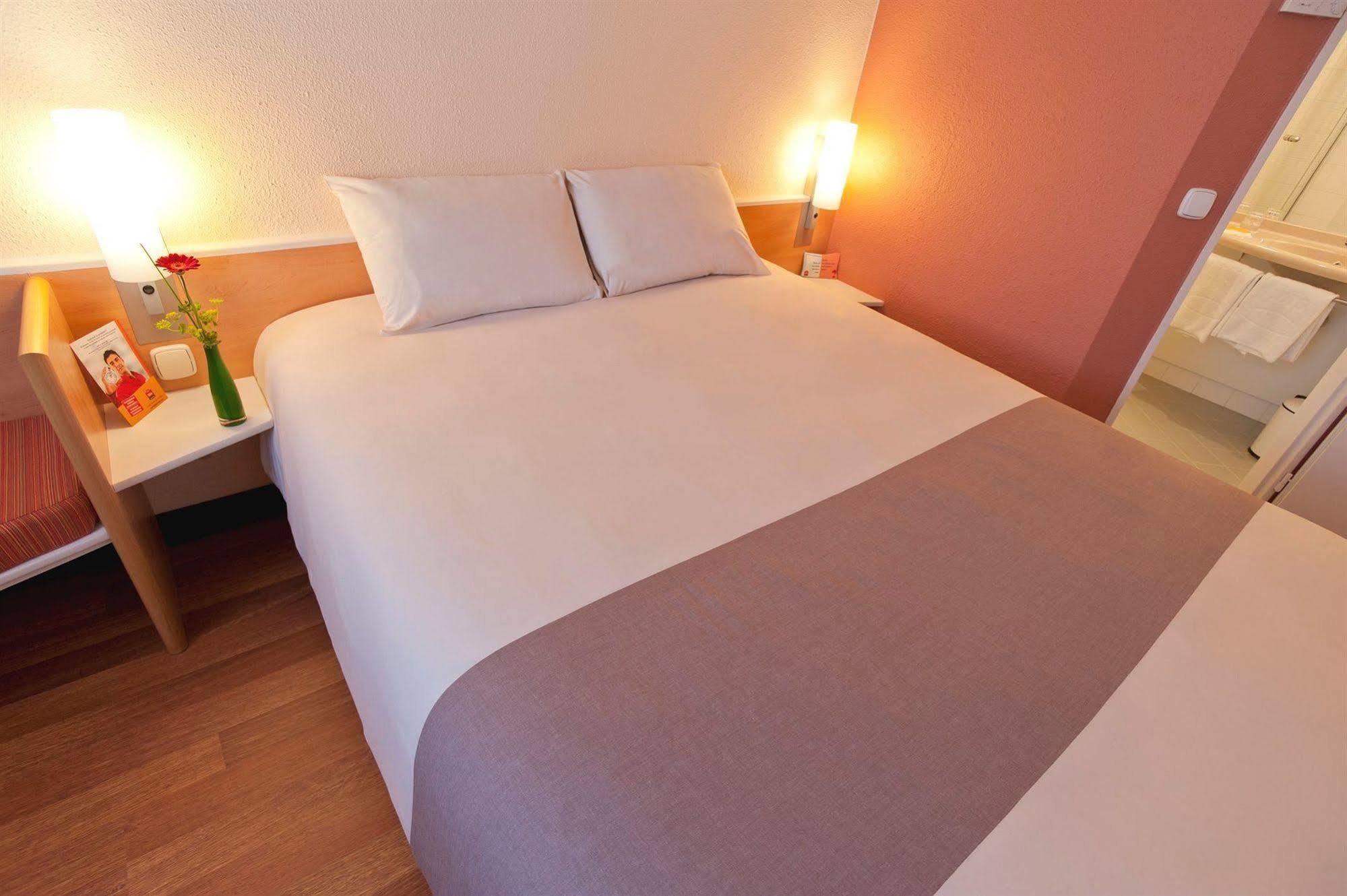 Ibis Bratislava Centrum Exterior foto